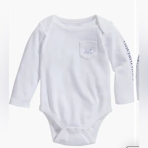 Vineyard Vines 6-12 Months Baby Infant Graphic Logo Pocket Onesie Bodysuit